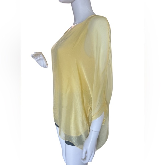 Betty Barclay Loose 3/4 sleeve blouse in yellow, with inner top.  with silk. - Picture 9 of 12